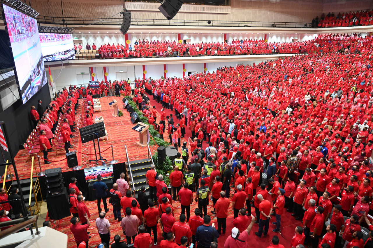 Taklimat khas di Dewan Merdeka, Pusat Dagangan Dunia (WTC) semalam yang dihadiri lebih 3,000 ahli UMNO sedikit sebanyak memberi isyarat kepada Perdana Menteri, tolong berhati-hati dengan musang berbulu ayam - Gambar oleh Abdul Razak Latif