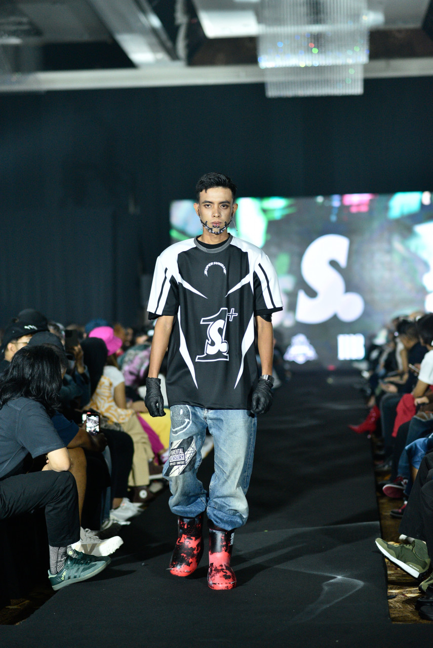 Antara koleksi 27 persalinan yang dinamakan The Runway