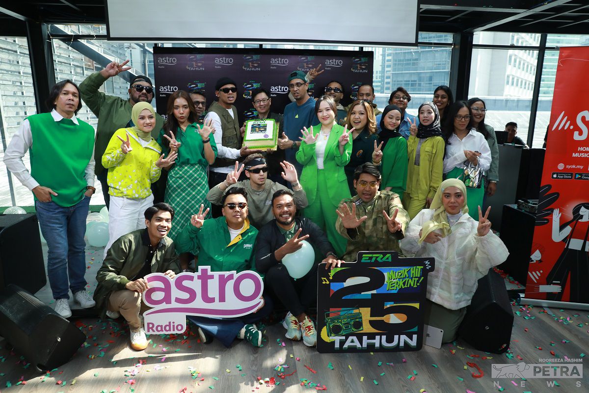 Safee Sali dan barisan penyampai radio Era yang lain