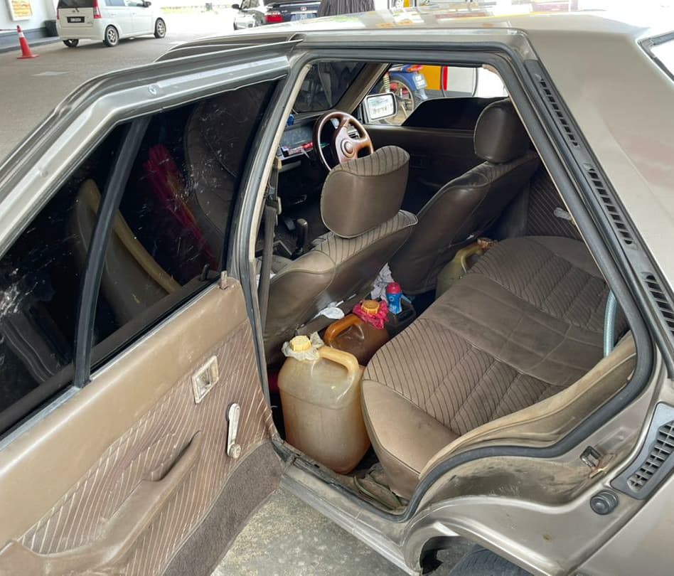 Sebanyak 130 liter minyak petrol dan sebuah kereta bernilai RM3266.50 dirampas dalam operasi itu.