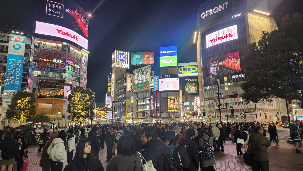 Persimpangan Shibuya hanya terletak 13 minit dari Sy House jika anda memandu sendiri.