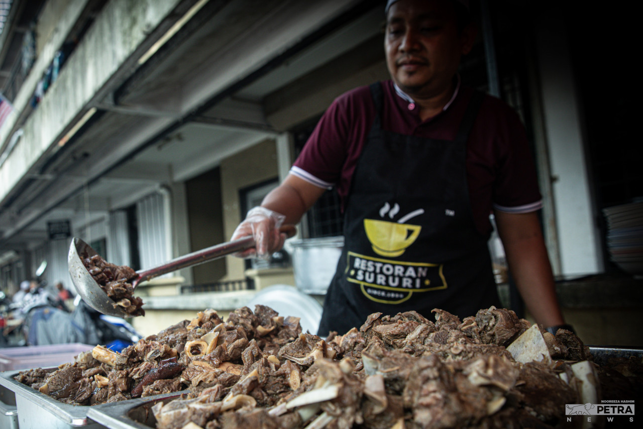 Restoran Sururi yang terkenal dengan sup daging istimewa masih kekal bertahan sejak 1986