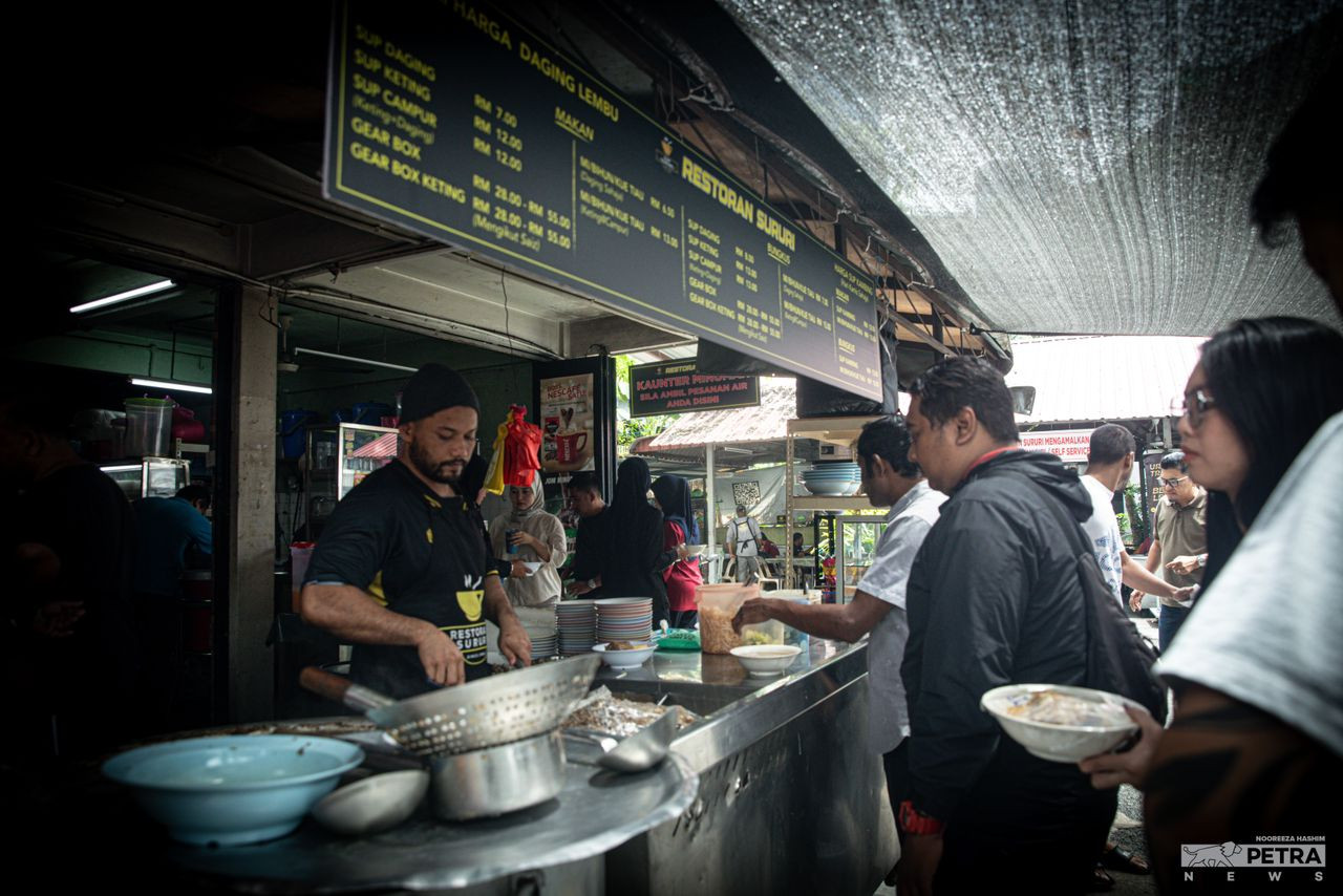 Konsep layan diri diperkenalkan bagi memudahkan pelanggan memesan makanan