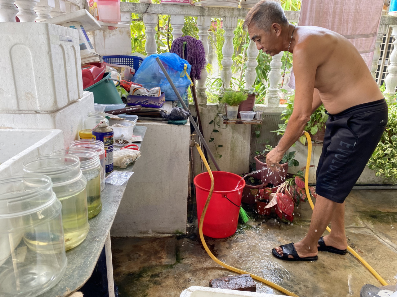 Tiap-tiap tahun para penduduk menghadapi banjir sebegini namun kejadian pada malam tadi tidak seteruk Disember tahun lalu