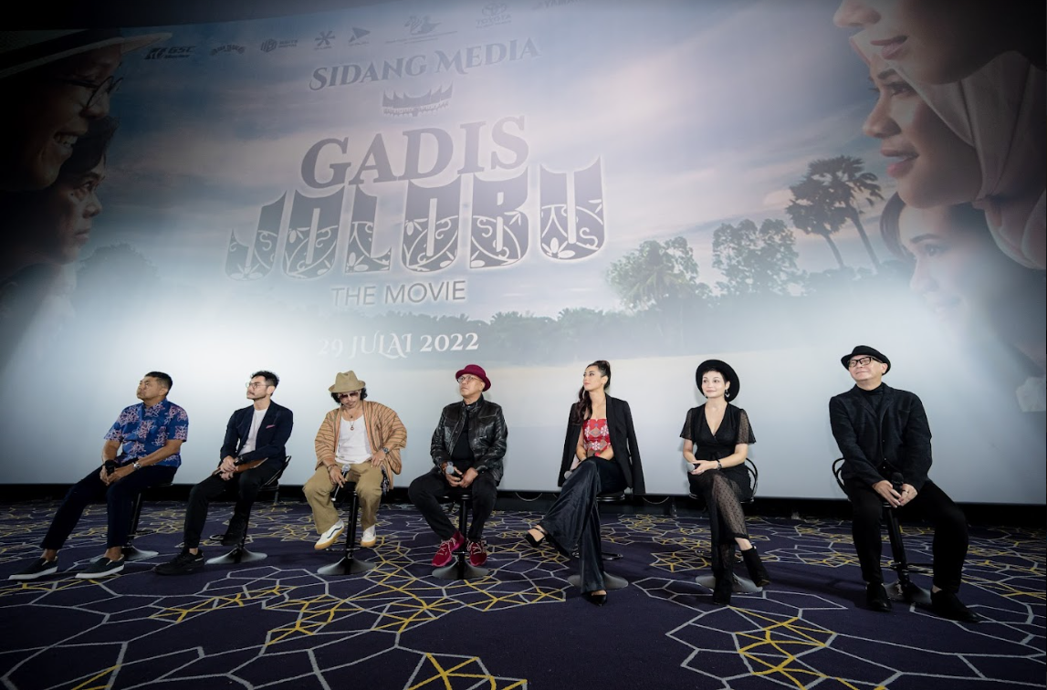Barisan pelakon, penerbit dan pengarah Gadis Jolobu The Movie. 