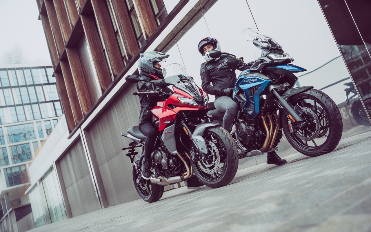 Tiger Sport 660 (merah) bersama tiger 1200 (biru)