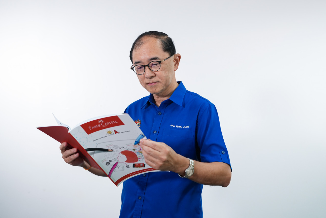 Dr Mah Hang Soon - Gambar dari Faber-Castell Malaysia