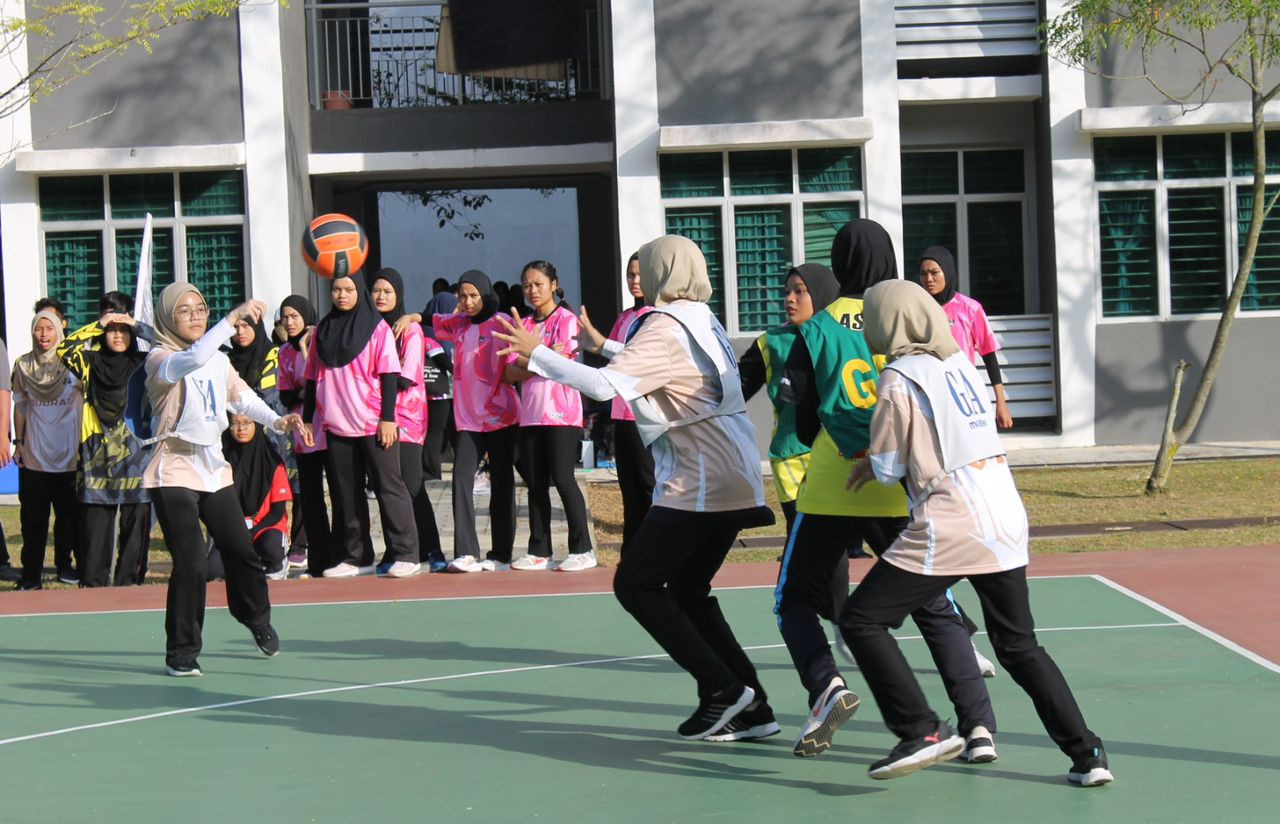 Pasukan bola jaring USIM turut menghadiahkan pingat gangsa.