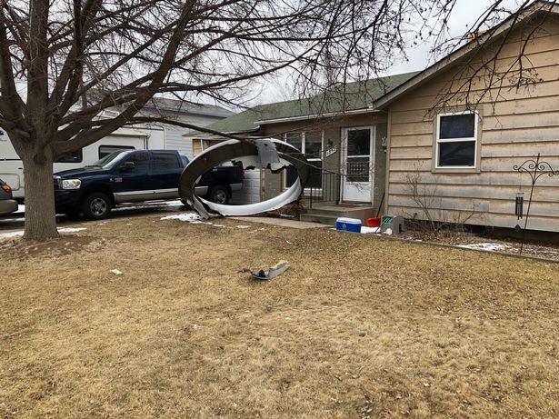 Serpihan dari enjin pesawat United Airlines menghempas rumah penghuni Broomfield, Denver.