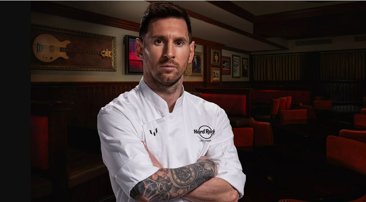Ikon bola sepak dunia, Lionel Messi - gambar Hard Rock International