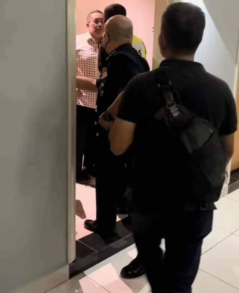 Muhammad Sanusi ditahan sekitar jam 2.30 pagi tadi di Mont Kiara - gambar Twitter