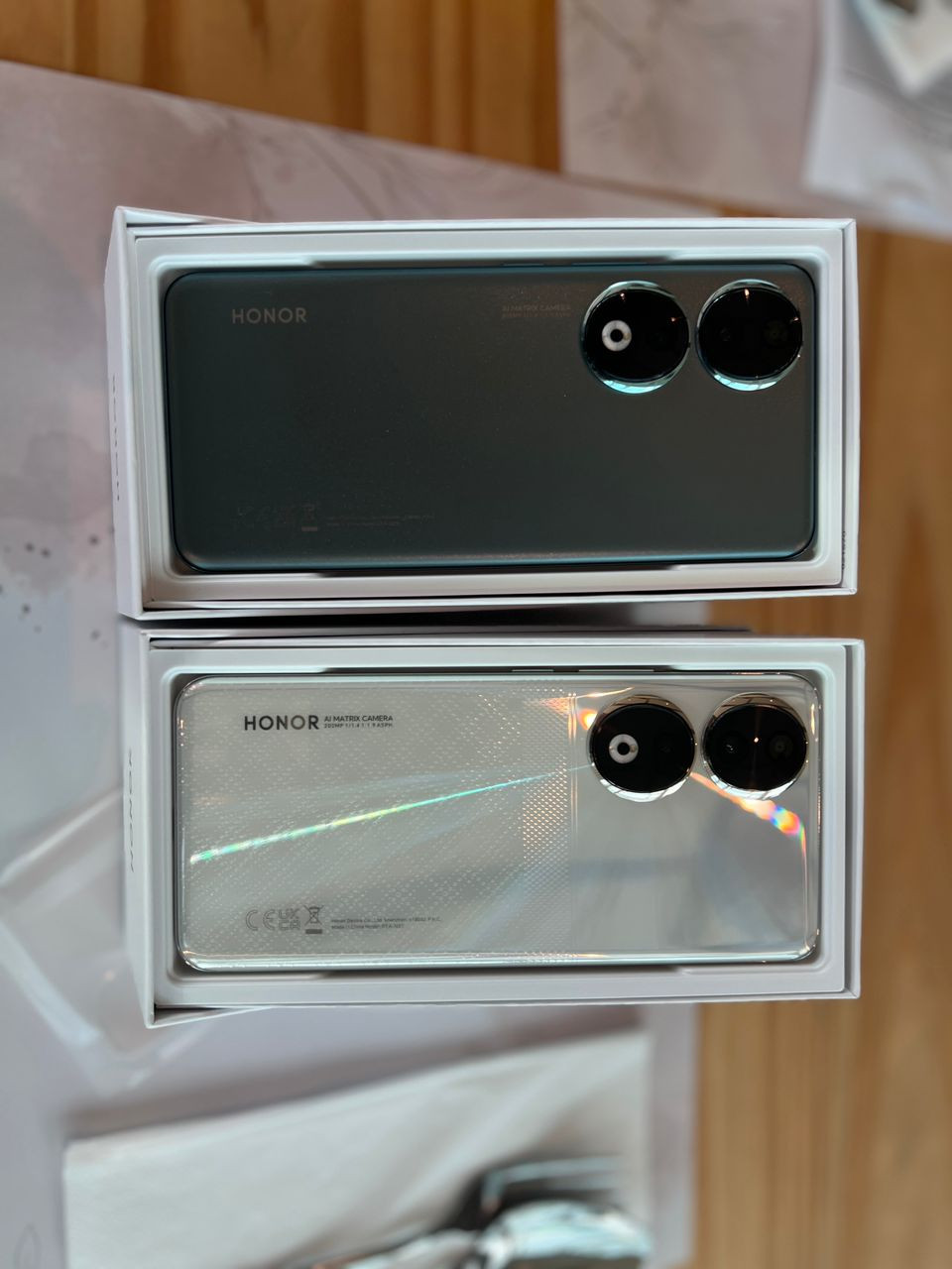 Antara varian warna Honor 90 - gambar Izwan Ramlan