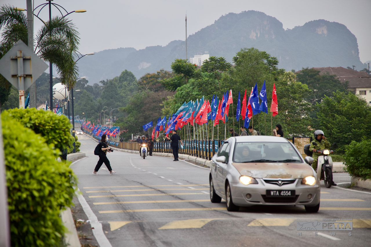 Suasana di Parlimen Gombak masih tenang setakat jam 7.30 pagi tadi - gambar Mohd Hazli Hassan
