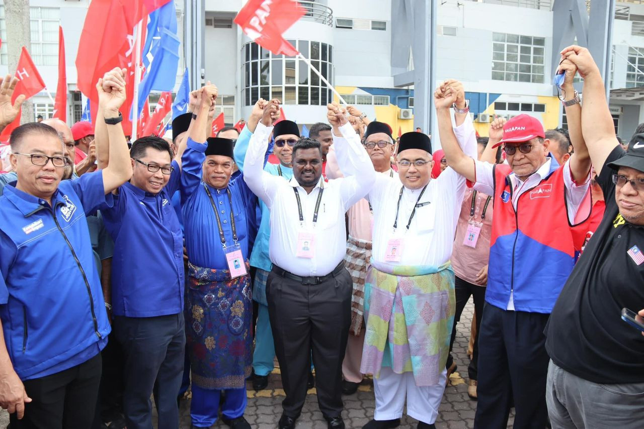 Thiban Subramaniam (tengah) menjadikan misi membasmi kemiskinan sebagai antara agenda utama