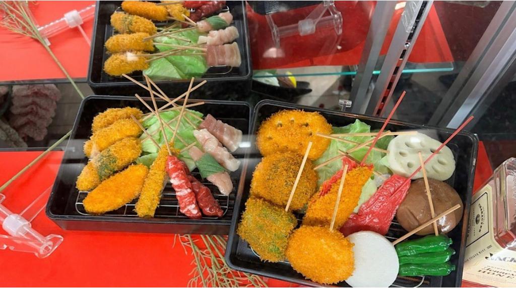 Antara makanan jalanan popular di Osaka.