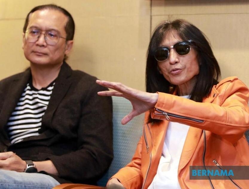 Vokalis kumpulan Slam, Zamani pada sidang media di Dewan Filharmonik Petronas semalam.