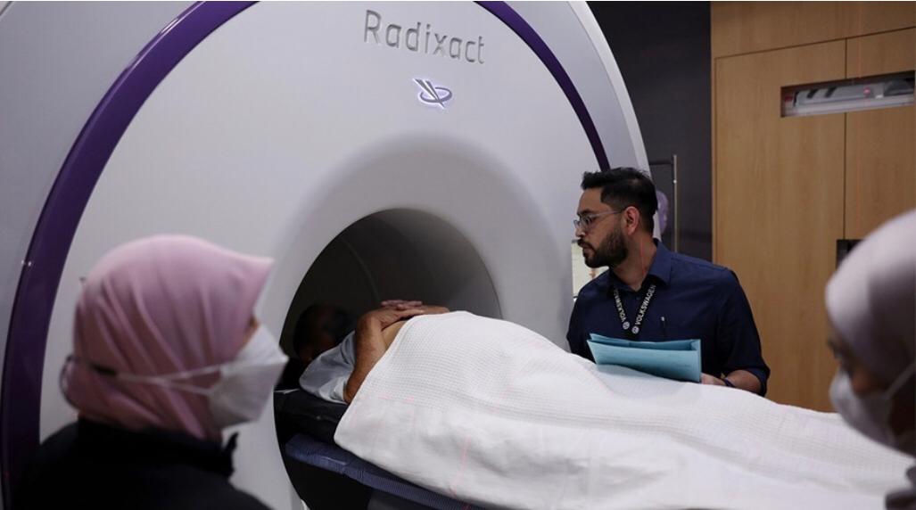 Rawatan kanser konvensional termasuk penggunaan TOMOterapi, berpandukan imej yang menyasarkan tumor dalam sesetengah kanser secara khusus, sementara mengelakkan tisu sihat.