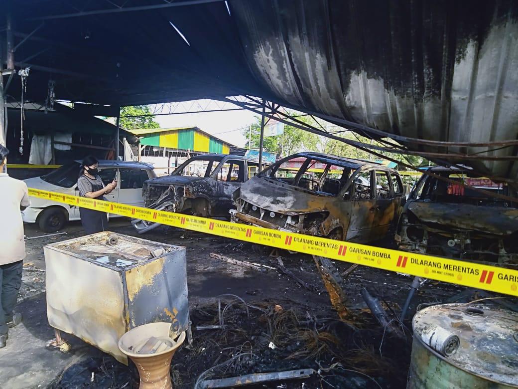 Keadaan bengkel selepas kebakaran berjaya dipadamkan. gambar Rafisqi Radhi