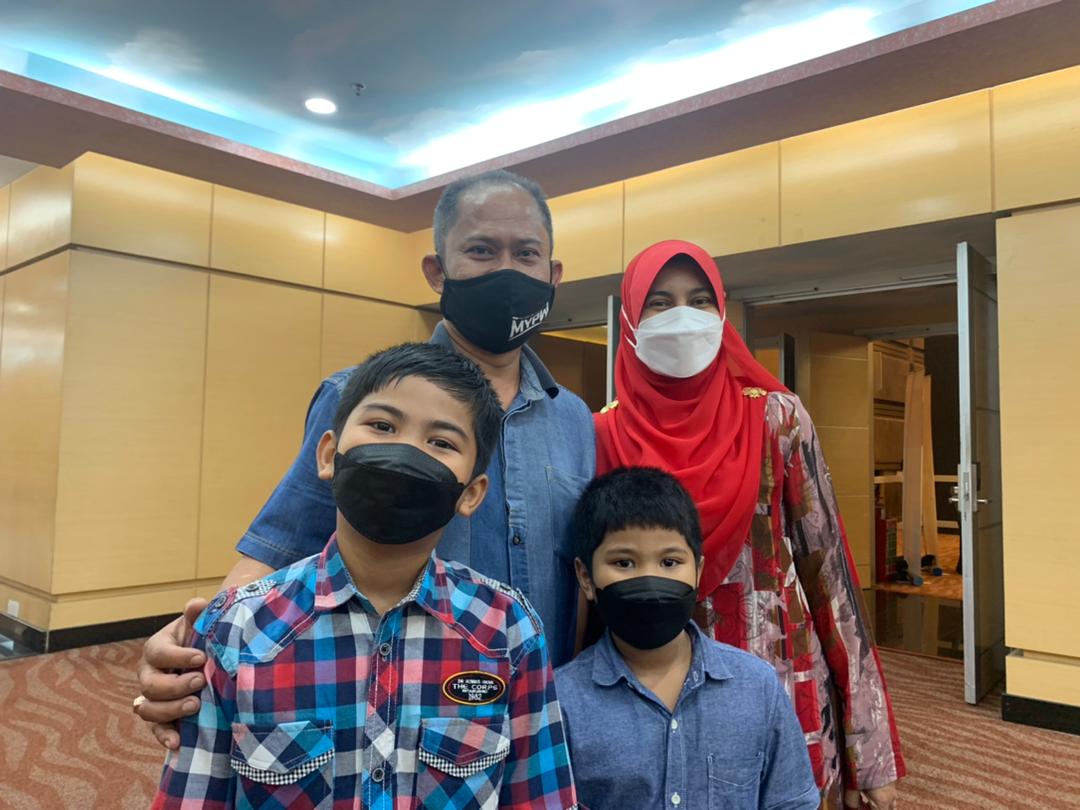 Persara tentera, Zulkifflee Abdul Latiff, dan Isteri, bersama anaknya Muhammad Latiff Iskandar serta Muhammad Iskandar Zulqarnain.