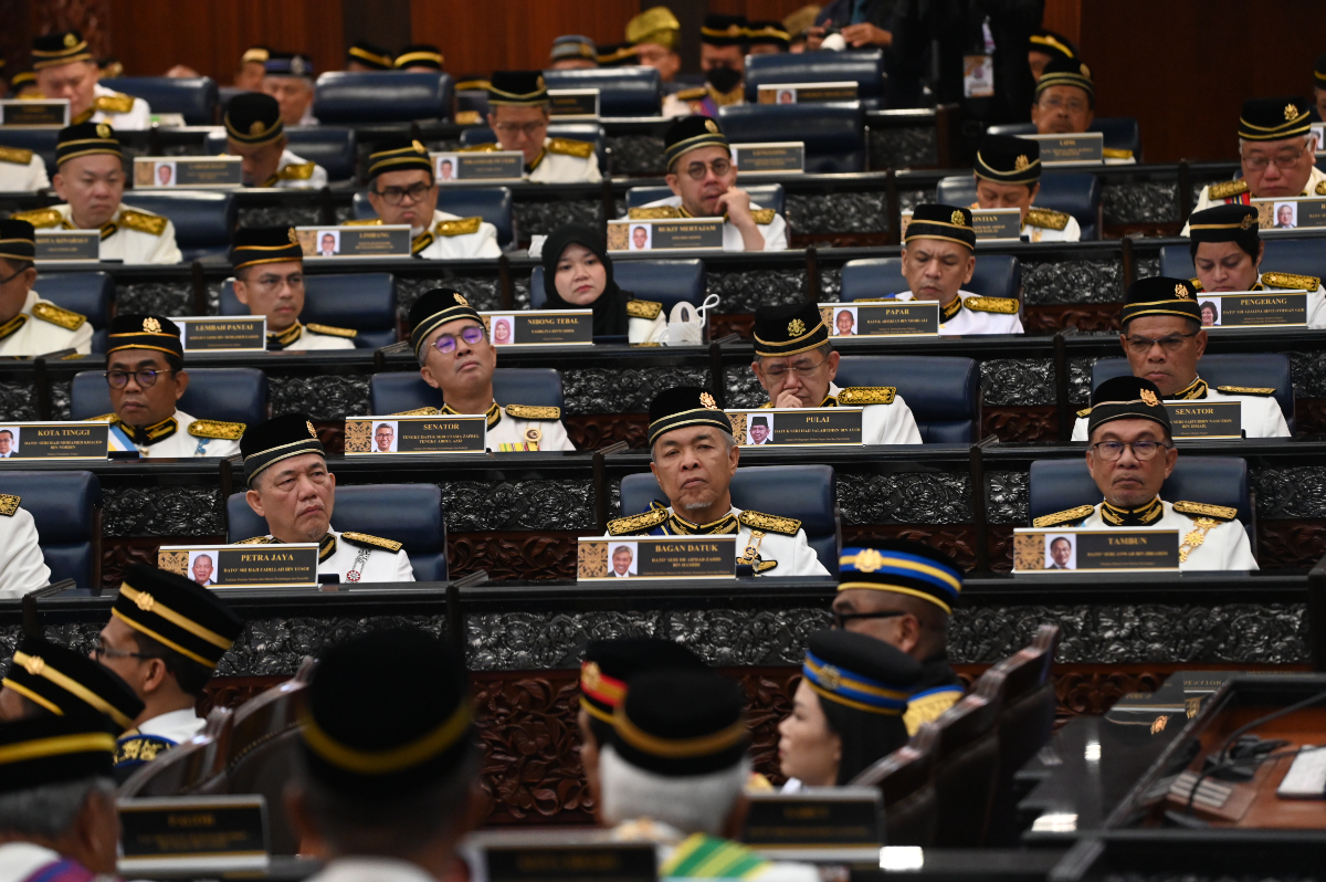 Dari kanan Anwar Ibrahim, Ahmad Zahid Hamidi dan Fadillah Yusof. - Gambar dari Jabatan Penerangan