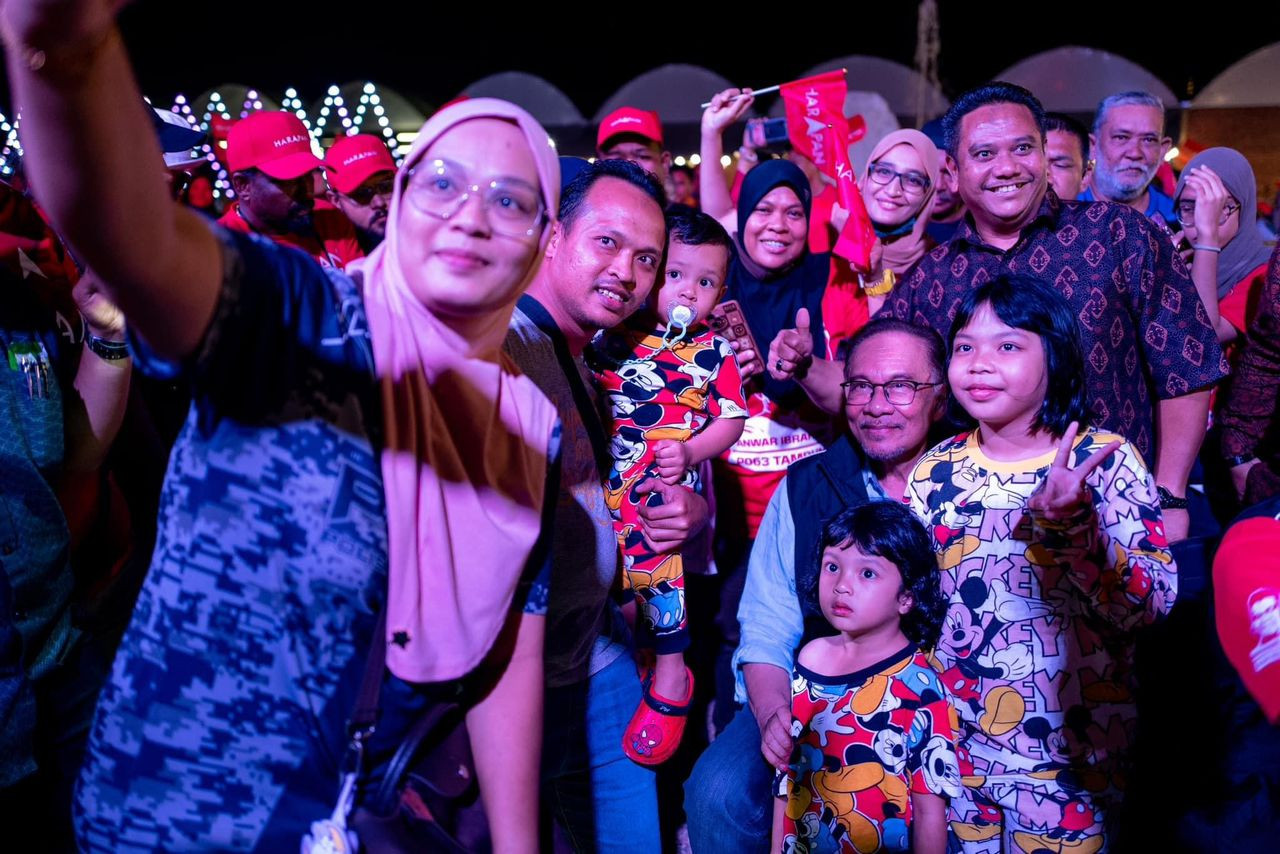 Anwar mempunyai kualiti paling penting sebagai ahli politik yang dapat menyatukan kerana beliau ialah ahli politik ‘kita’ dan bukan ahli politik ‘saya’ - Gambar Fail