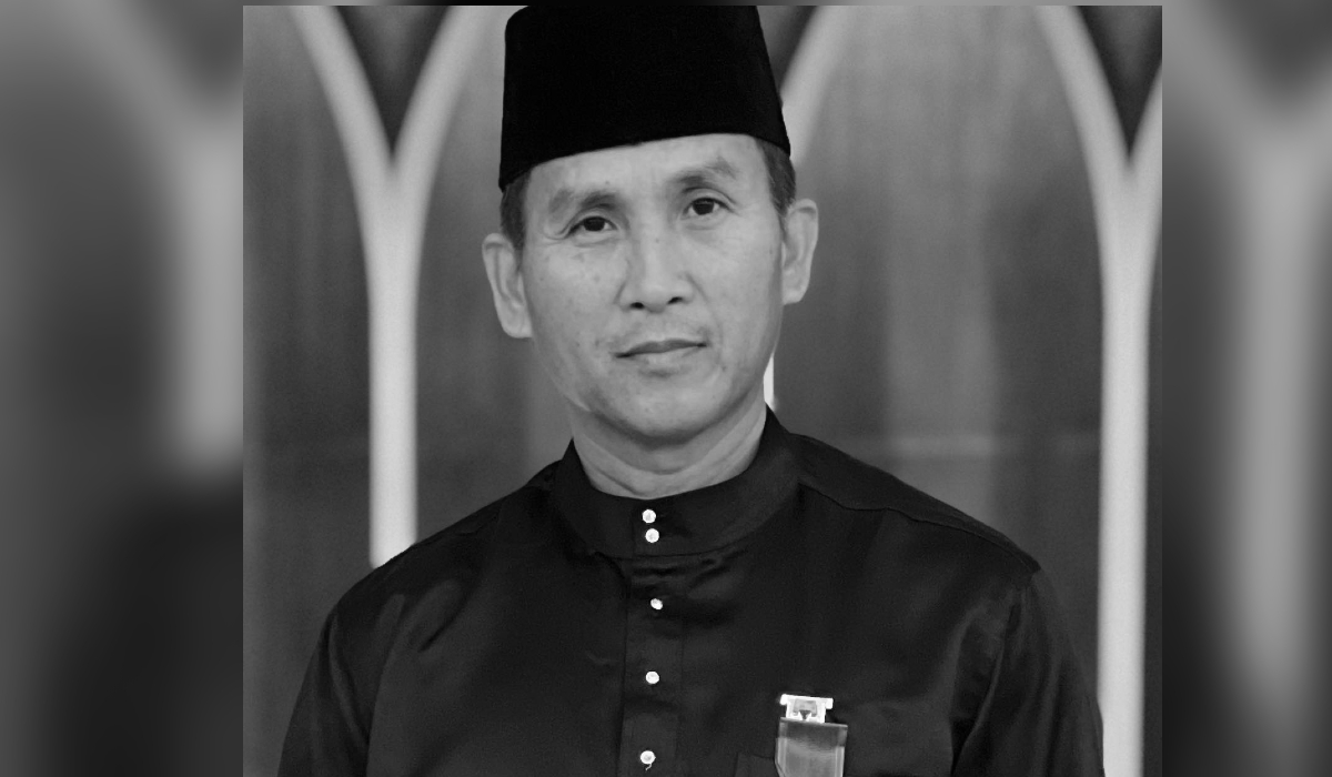 Allahyarham Awang Askandar disahkan meninggal dunia selepas terjatuh ketika melakukan pendakian ke puncak gunung Everest. - Gambar dari Facebook Awang Askandar