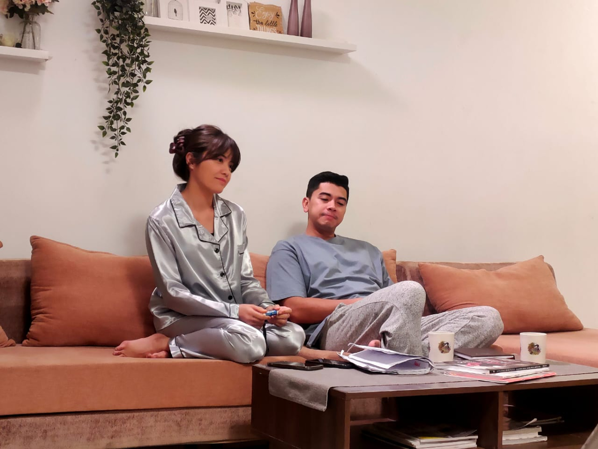 Isyariana Che Azmi dan Amar Baharin - Gambar dari TV3