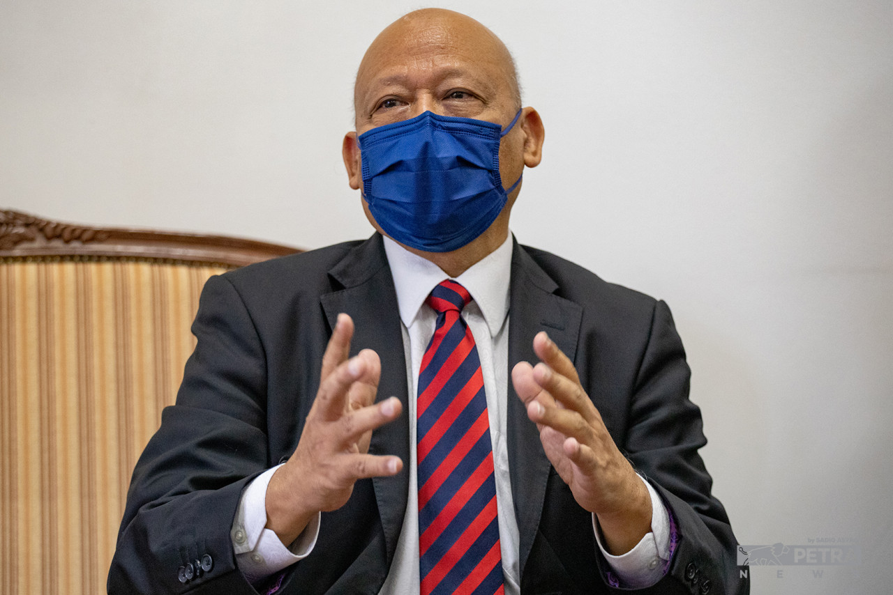 Dr Chamil Wariya
