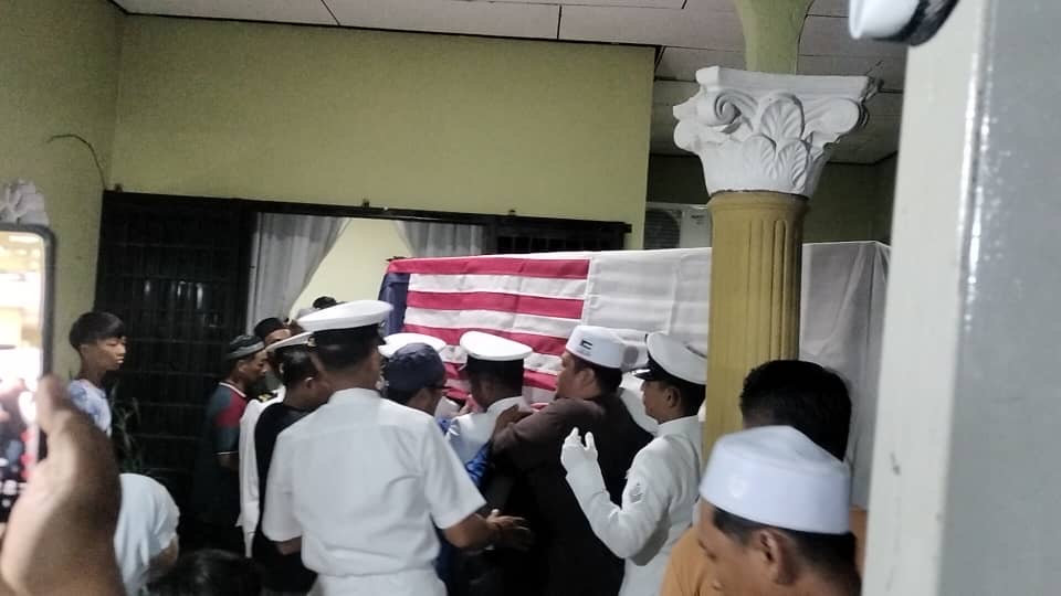 Ketibaan jenazah Allahyarham Muhammad Faisol Tamadun di rumah kakaknya - gambar Rafisqi Radhi