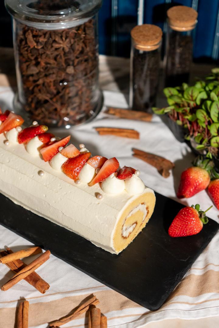 Strawberry Charlotte oleh Cef Kang