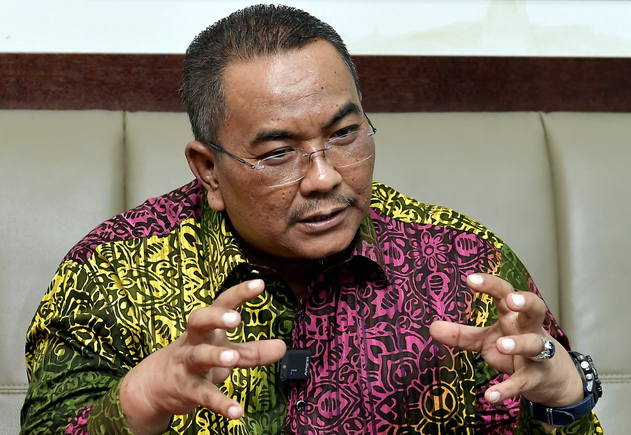 Muhammad Sanusi Md Nor dilihat masih lagi angkuh walaupun berdepan beberapa tindakan undang-undang - gambar fail