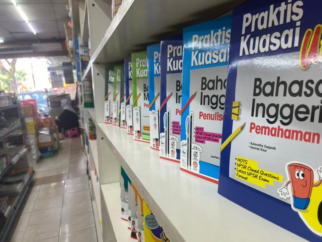 Buku latih tubi pelajaran antara paling laris dijual setelah kedai dibuka semula.