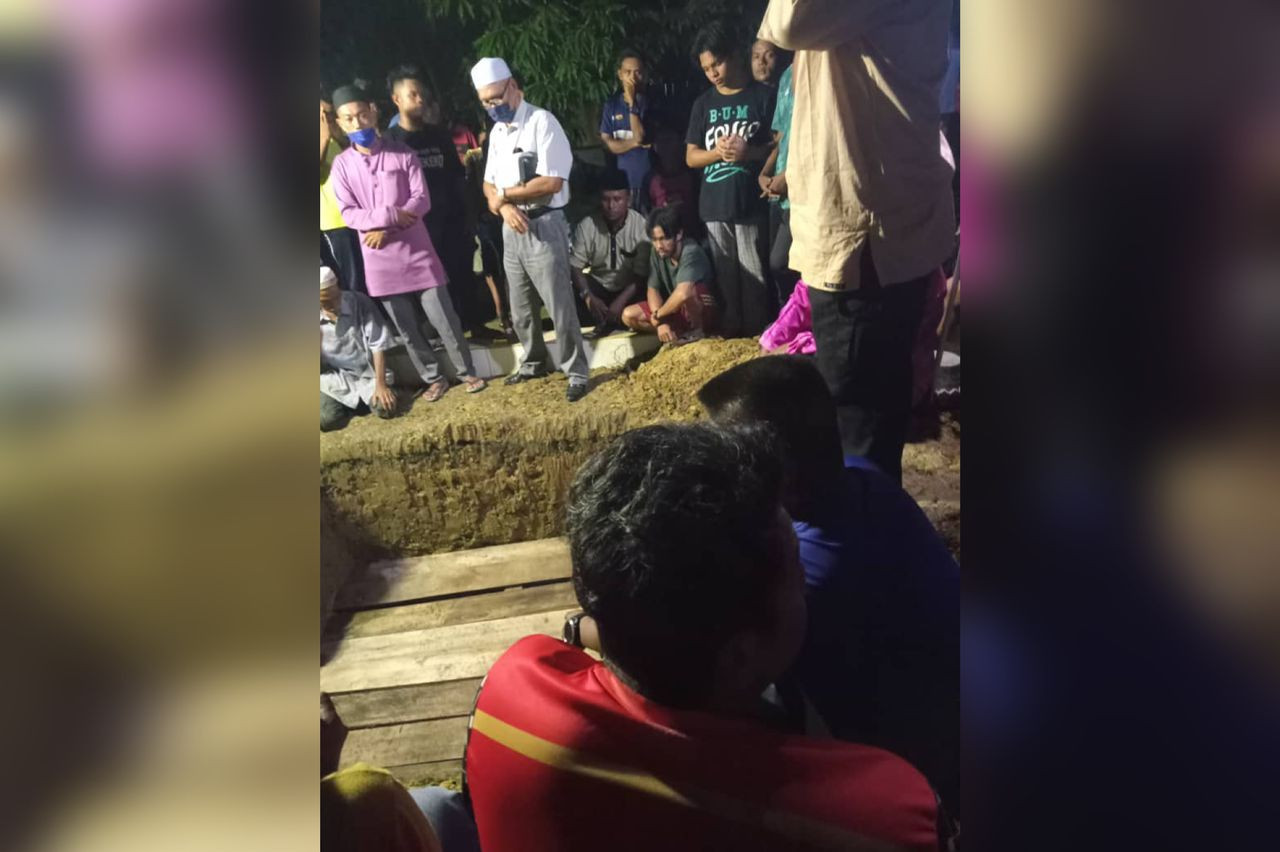 Mayat lima mangsa insiden bot pam dikebumikan dalam satu liang lahad di Sungai Nasip, Semporna.