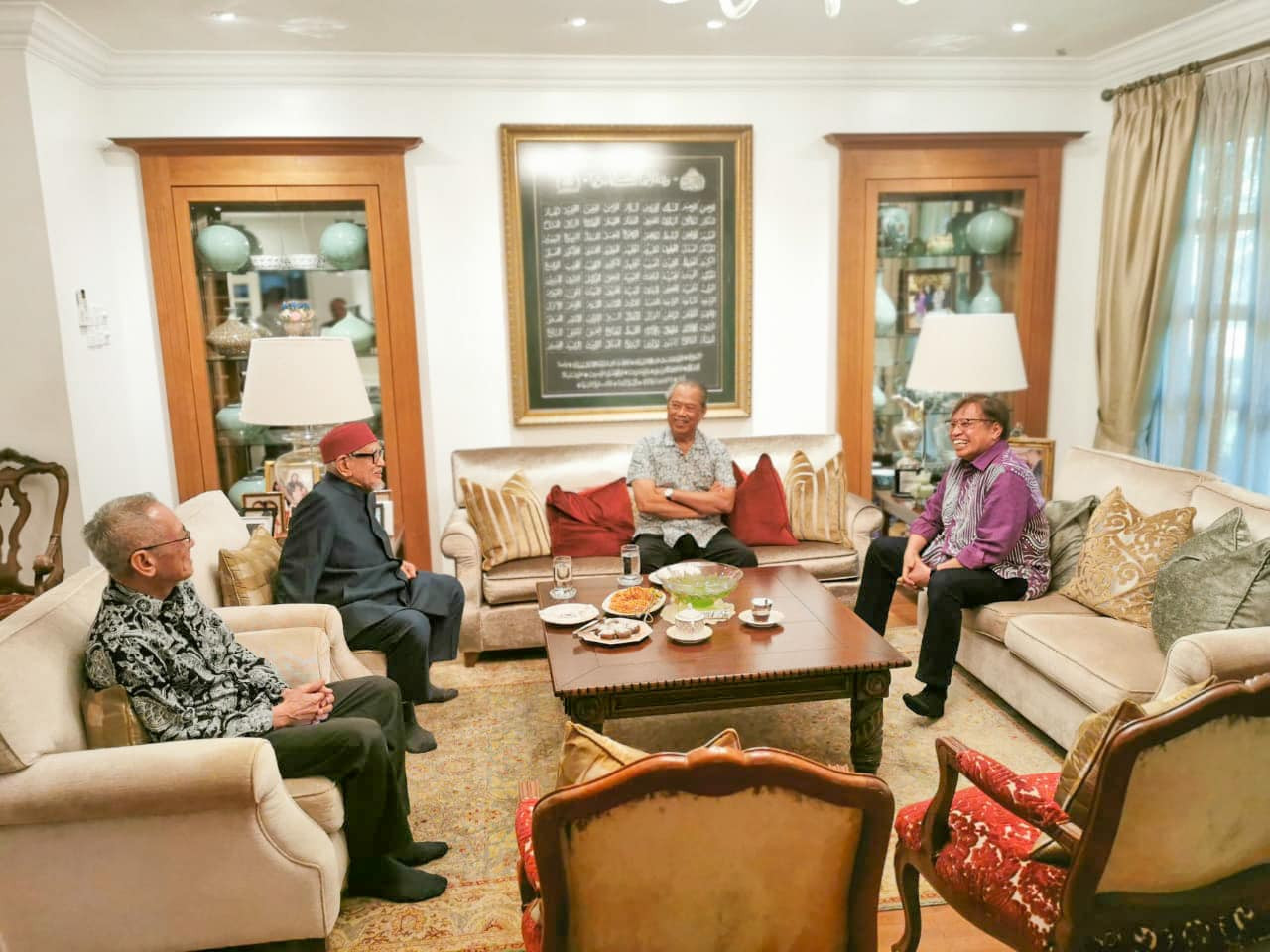 Perkara itu sudah dimaklumkan kepada Majlis Tertinggi PN sebaik sahaja selesai mengadakan pertemuan dengan Abang Johari Openg berhubung pembentukan kerajaan Pesekutuan selepas PRU-15 - Gambar Fail