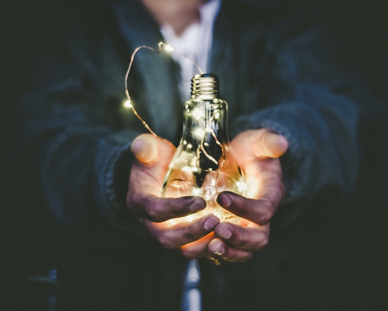 Misi dan visi yang sama perlu ada jika mahu mencari rakan bisnes - gambar Unsplash