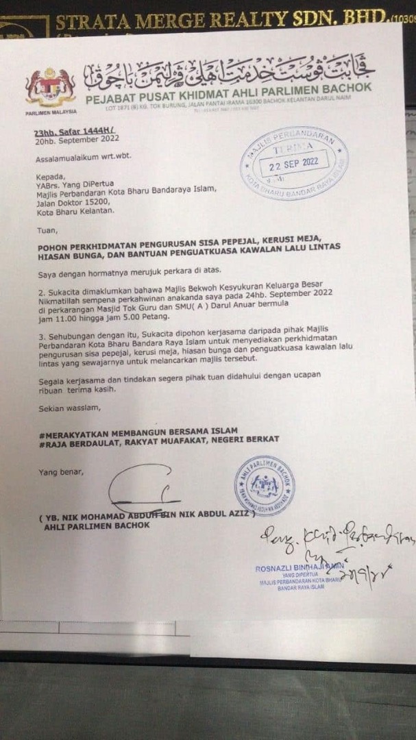 Berdasarkan surat yang tular itu, Nik Mohamad Abduh meminta MPKB menyediakan perkhidmatan pengurusan sisa pepejal, kerusi meja, hiasan bunga dan penguat kuasa kawalan lalu lintas sewajarnya demi melancarkan majlis perkahwinan anak beliau - Gambar media sosial
