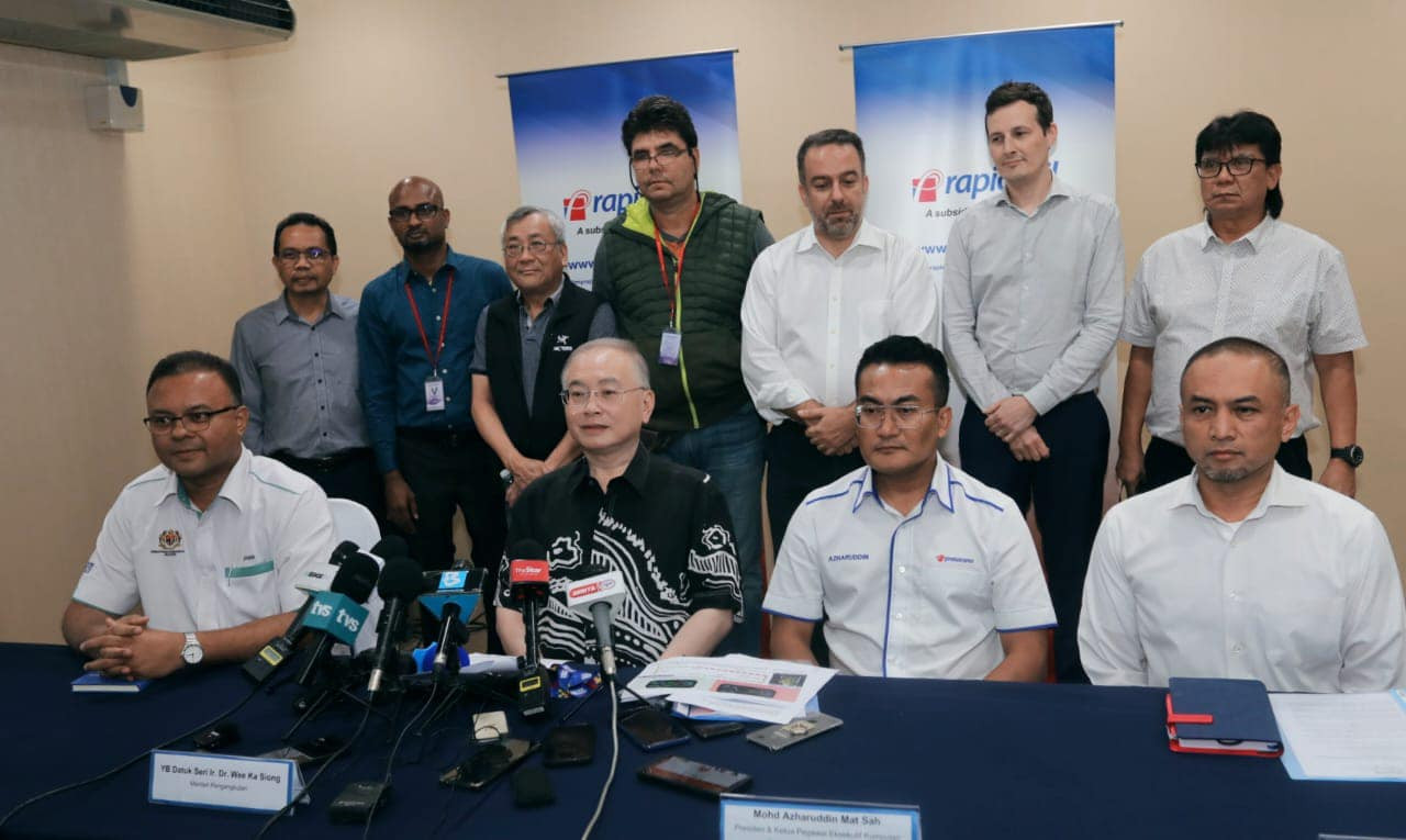 Wee Ka Siong pada sidang media bersama pasukan teknikal.